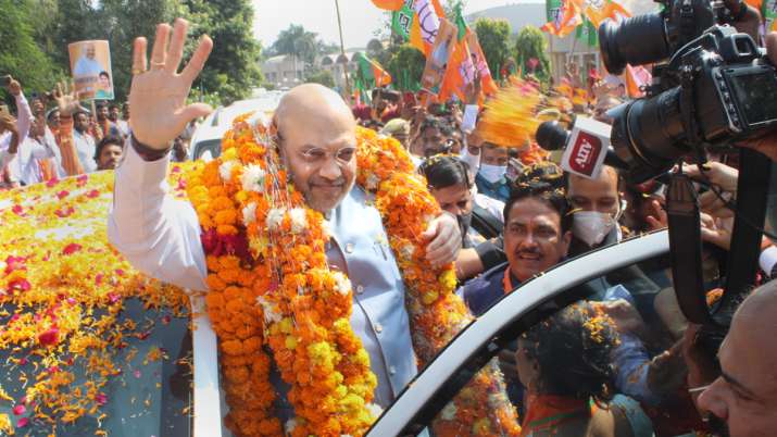 Amit Shah is garlanded by party supporters and workers on
