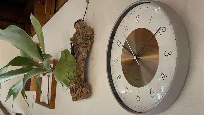 Vastu Tips: Placing clock in this direction of house retains positive energy - Vimarsana News
