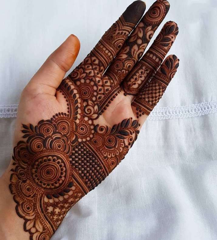 Karwa Chauth 21 Latest Mehendi Designs You Should Try On Your Hands This Festival Books News India Tv