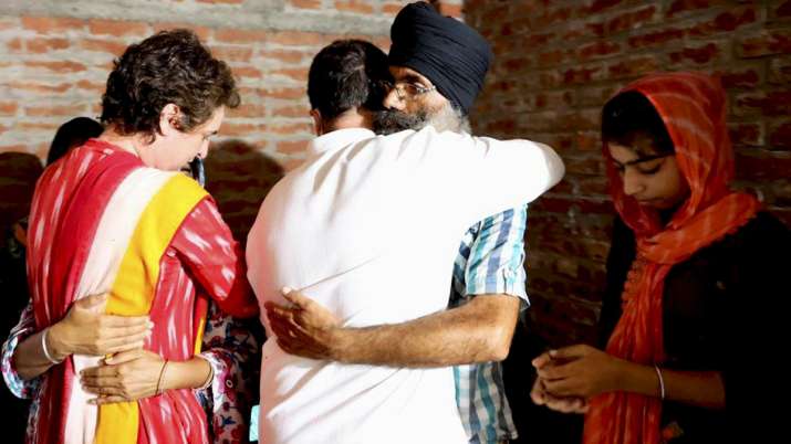 Rahul Gandhi and Priyanka Gandhi meet the family members of