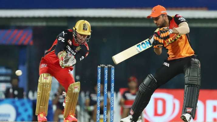 IPL 2021 Dream11 RCB vs SRH Today's Predicted XI: Dream11 Predictions, Probable Playing 11, Pitch Re