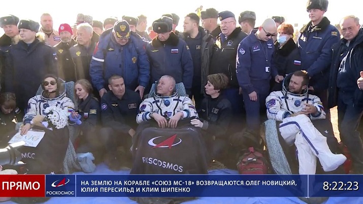 The Russian film crew returns to the sand to finish shooting in space