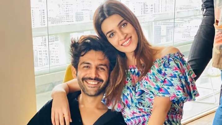 Kartik Aaryan, Kriti Sanon reunite for Rohit Dhawan's Shehzada, to release  in 2022 | Bollywood News – India TV