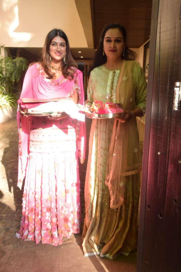 India Tv - Mira Rajput, Padmini Kolhapure and others celebrate Karwa Chauth 