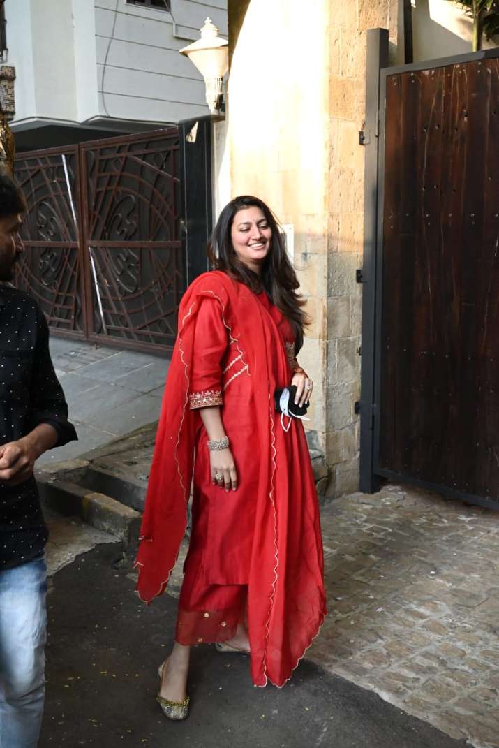 India Tv - Pics: Mira Rajput, Padmini Kolhapure and others celebrate Karwa Chauth at Anil Kapoor's house