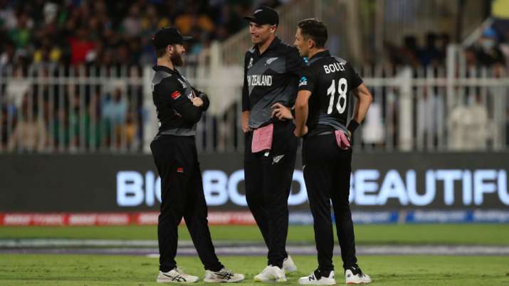 Trent Boult and Tim Southee in conversation with captain Kane Williamson during New Zealand's match 