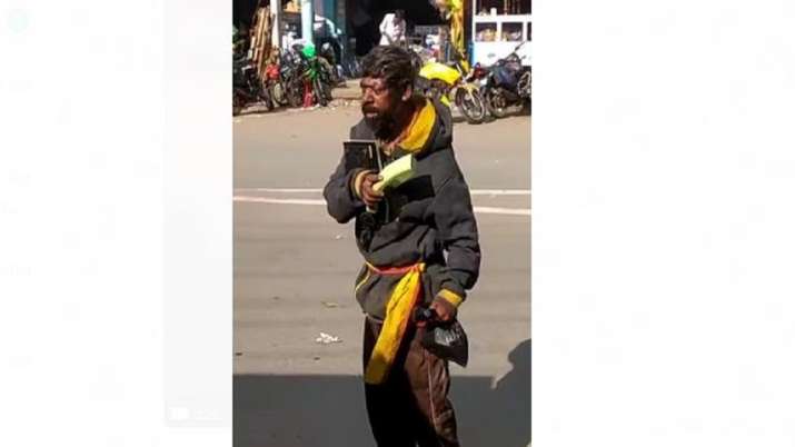 Karnataka: Thousands gather for last rites of mentally