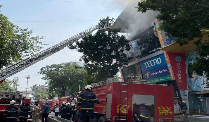 Pembaruan langsung kebakaran Mumbai: Kebakaran level 4 terjadi di Prime Mall di Vile Parle West, 12 mobil pemadam kebakaran bergegas ke tempat