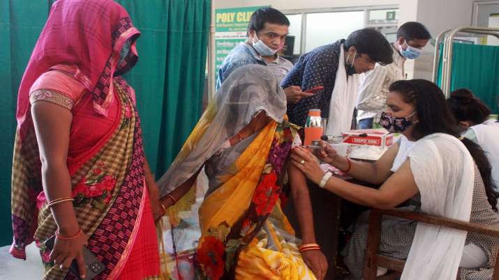 Lebih dari 118 crore dosis vaksin Covid diberikan di India sejauh ini, kata Kementerian Kesehatan