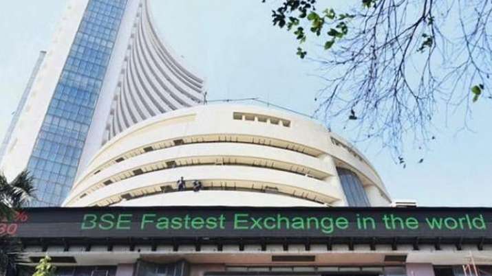 Sensex melompat lebih dari 400 poin di awal perdagangan;  Tes bagus 18,000
