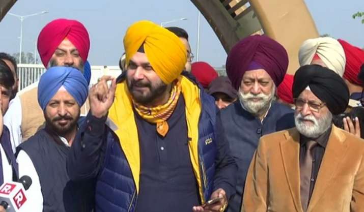 Navjot Singh Sidhu reaches Kartarpur Corridor to visit Gurdwara Darbar  Sahib today | India News – India TV