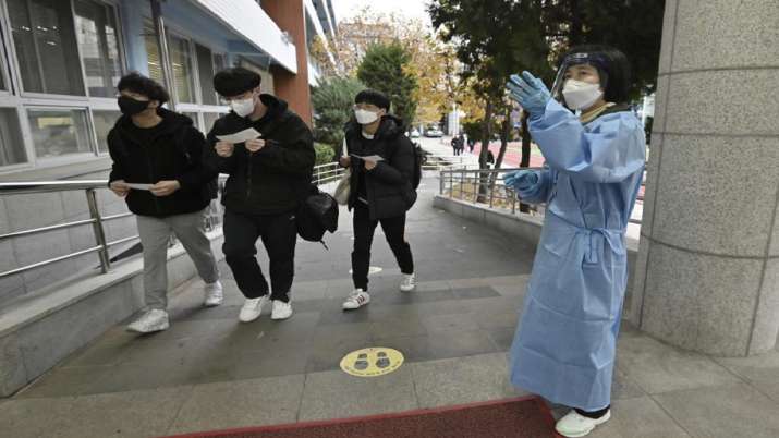 Korea Selatan melihat rekor lonjakan virus corona saat ribuan orang mengikuti ujian perguruan tinggi