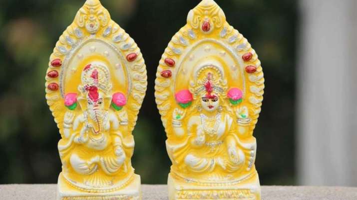 Vastu Tips: How many idols should be kept in the temple of the house?
