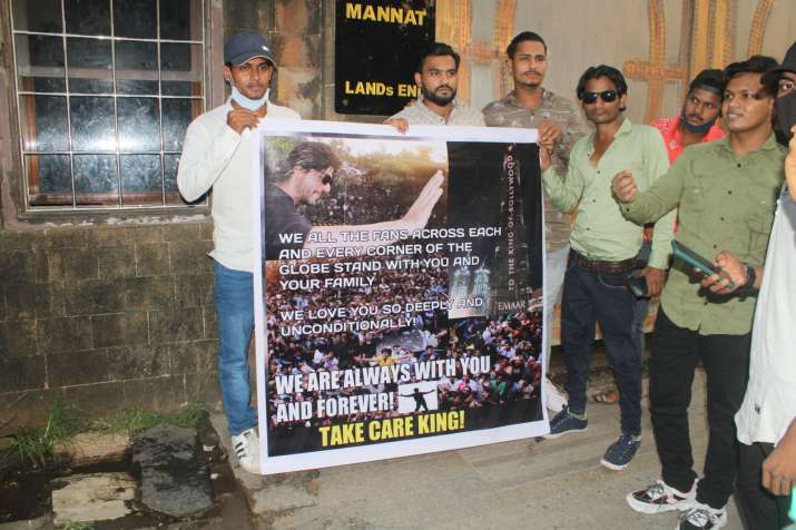 India Tv - Shah Rukh Khan's home Mannat lights up on his birthday eve