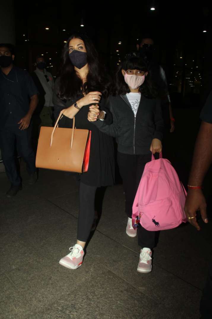 India Tv - Aishwarya Rai, daughter Aaradhya Bachchan spotted post arrival from Maldives