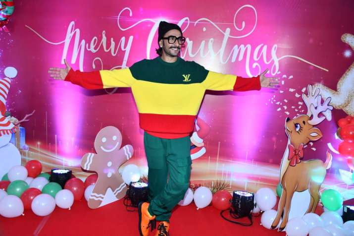 India Tv - Ranveer Singh celebrates Christmas with kids