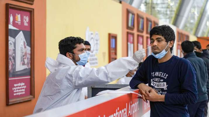 No clear evidence yet on Omicron's transmissibility, immune