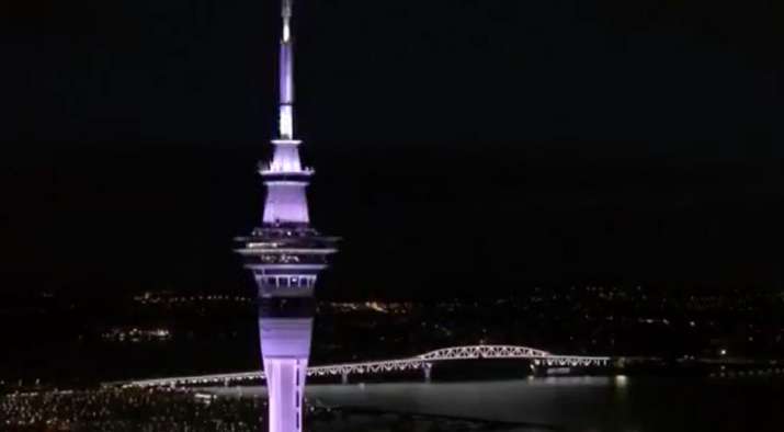 Selandia Baru Auckland menyambut Tahun Baru 2022 dengan kembang api