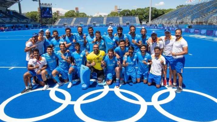 India Tv - Indian men's hockey team celebrating after winning the bronze medal at Tokyo 2020