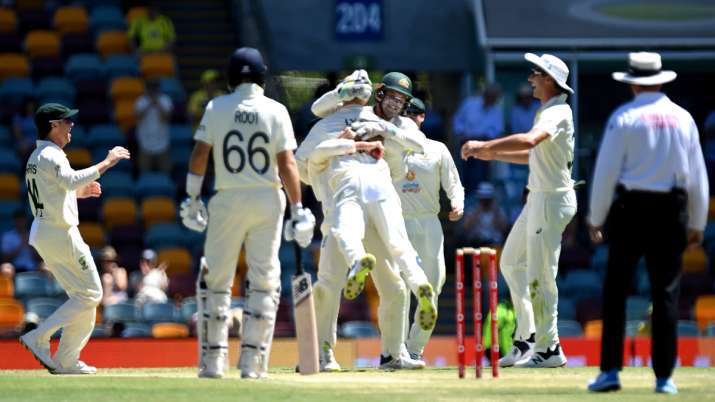 Nathan Lyon of Australia celebrates taking his 400th test wicket after dismissing Dawid Malan
