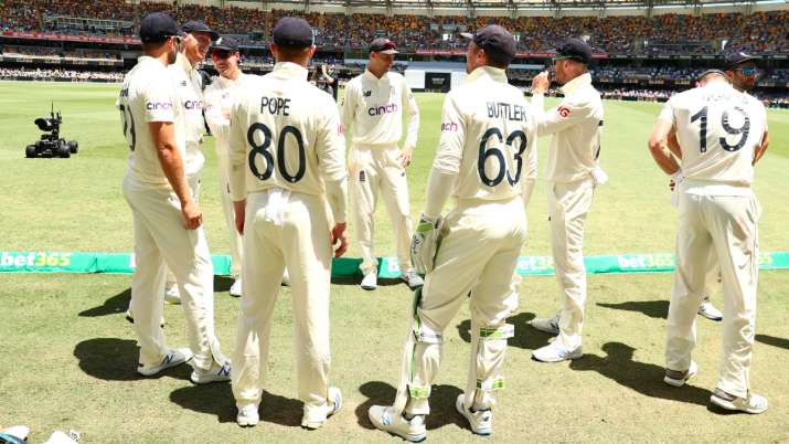 इंग्लैंड को ऑस्ट्रेलिया के खिलाफ पहला टेस्ट 9 विकेट से हार का सामना करना पड़ा।