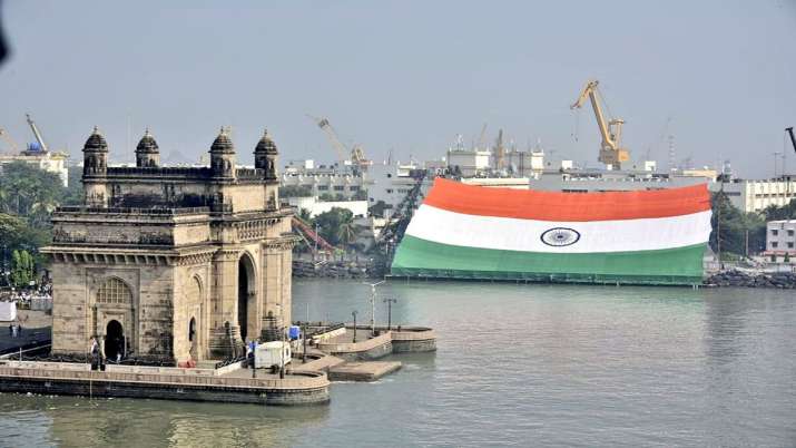 indian navy day, navy week, gateway of India, world's largest flag, world's largest flag in Mumbai,