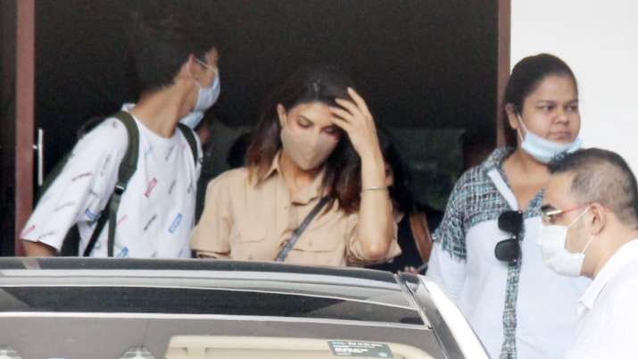 Jacqueline Fernandez stopped by ED at Mumbai airport from leaving India