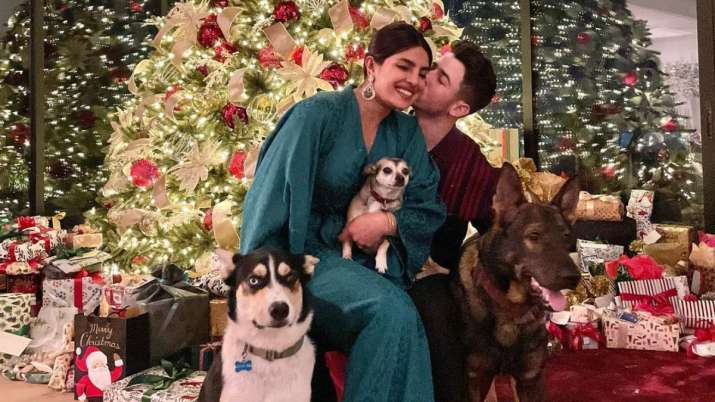 Nick Jonas plants a kiss on Priyanka Chopra’s cheek in their awwdorable Christmas picture
