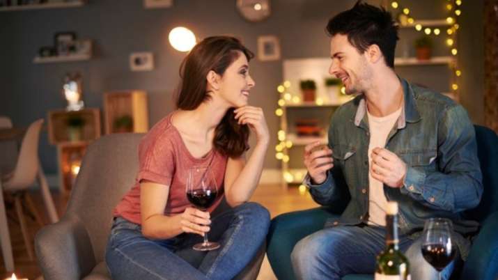 With social distancing restrictions and lockdown, how single Indians dated in 2021 - Vimarsana News