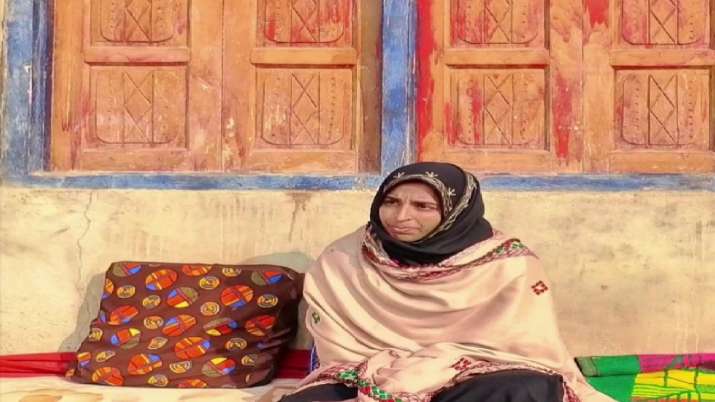 Kashmiri woman, married to Pak terrorist, tells how Hizbul treats family of dead terrorists | Watch