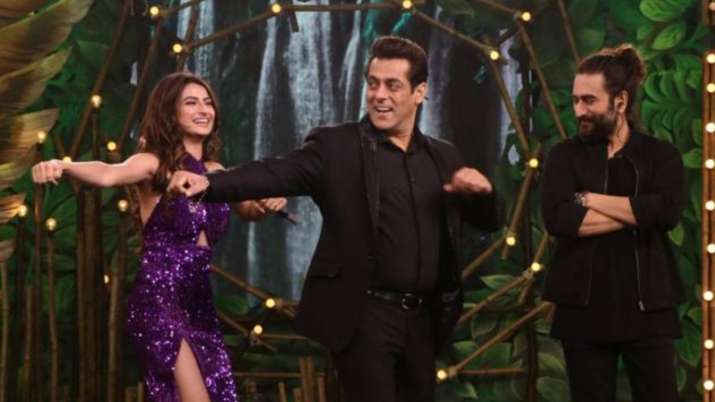 Bigg Boss 15 Weekend Warfare: Salman Khan welcomes 2022 with Malik and  Palak Tiwari