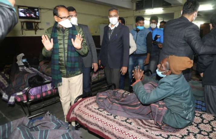 ‘Ensure no person sleeps on footpath’: MP CM Chouhan visits Bhopal night shelters; provides aid to those sick