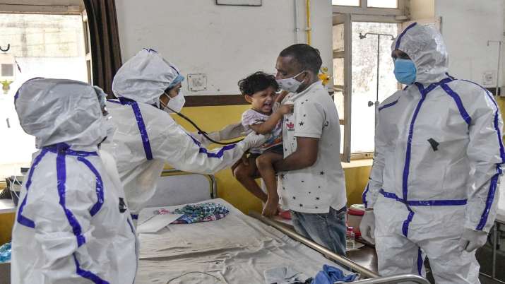 Doctors examine a COVID-19 infected child in Jawaharlal Nehru