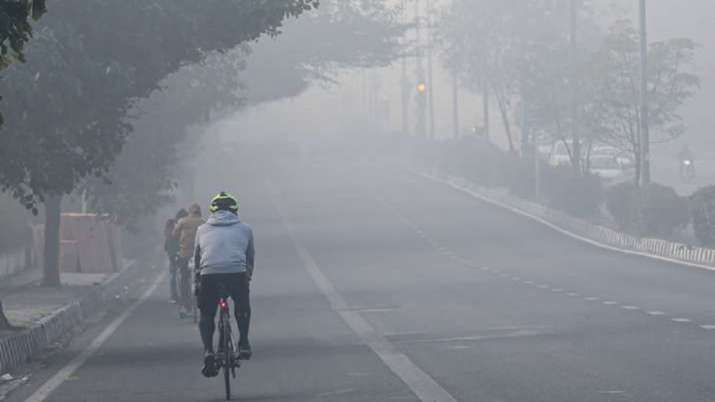 Dense fog envelopes Delhi-NCR, visibility drops to 50 metres - Vimarsana News