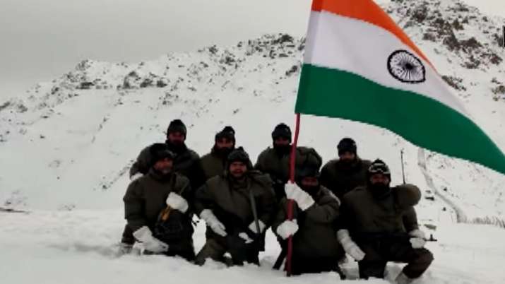Jammu  kashmir, indian army, army troops, new year greetings, LoC, kupwara, srinagar, line of contro