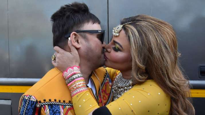 Bigg Boss 15: Rakhi Sawant locks lips with husband Ritesh as they gear up for grand finale |  WATCH