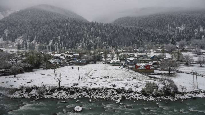 J&K: Light rain, snowfall forecast for 3 days - Vimarsana News