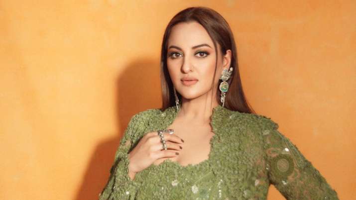 sonakshi-sinha-1643015756.jpg