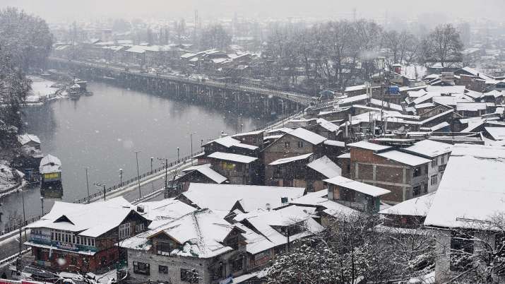 Kashmir, jammu and kashmir shivers, Ladakh freezes, severe cold wave in jammu and Kashmir, kashmir v
