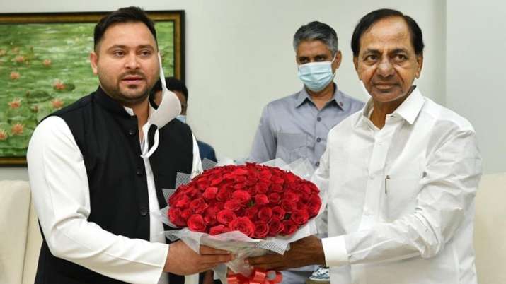Tejashwi Yadav meets KCR in Hyderabad amid 'fourth front' buzz - Vimarsana News