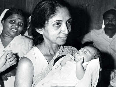 India Tv - Dr Indira Hinduja with her first test tube baby 