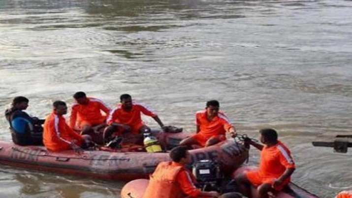 Jharkhand: 16 people missing as boat capsizes near Dhanbad - Vimarsana News