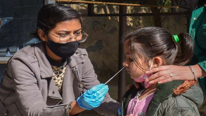 Coronavirus pandemic: India reports 25,920 new cases with positivity rate at 2.07%; 492 deaths - Vimarsana News