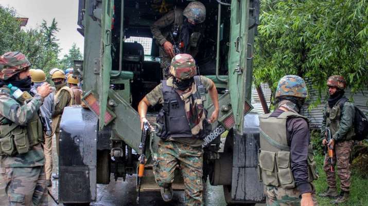 J&K: Terrorists hurl bomb at security forces in Bandipora, cop martyred - Vimarsana News