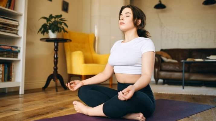 How daily exercise can provide relief to itchy eyes? - Vimarsana News