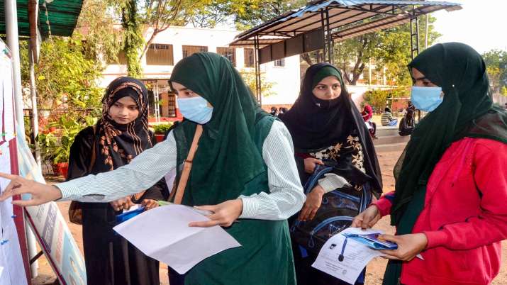 Hijab controversy, Aligarh college, Aligarh college bans students entry, hijab, saffron stole, lates