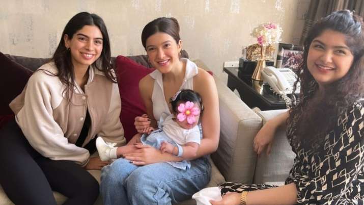 New ‘buas’ Khushi Kapoor, Shanaya Kapoor, Anshula Kapoor share cute pic with cousin Mohit Marwah’s baby girl