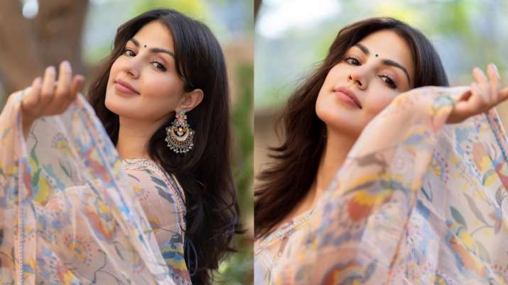 Rhea Chakraborty says, 'every little normal thing, gives me happiness' as she drops new pics