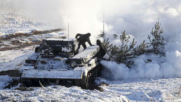 Soldiers work with their military vehicle at the Gozhsky