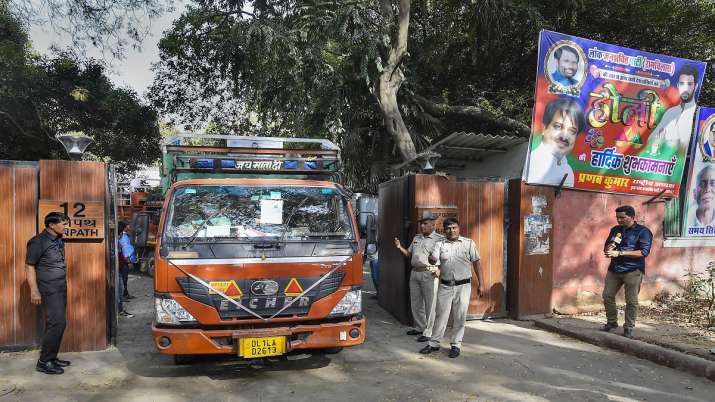   A truck leaves from the bungalow 12 Janpath allotted to